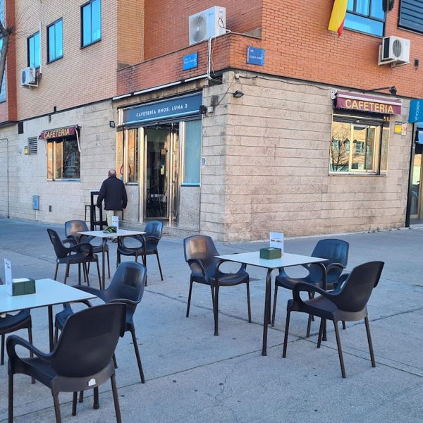19- Hermanos Luna (Cafetería)
